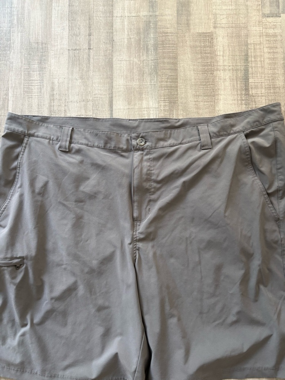 Men's Columbia Shorts Size 48